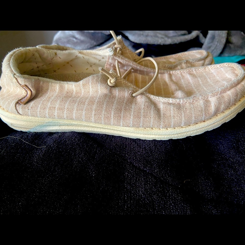 Women’s size 8 - Bought from The Buckle